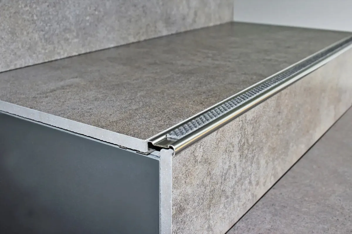 DISTAE 250 CM Aluminium Anodized Silver Insert